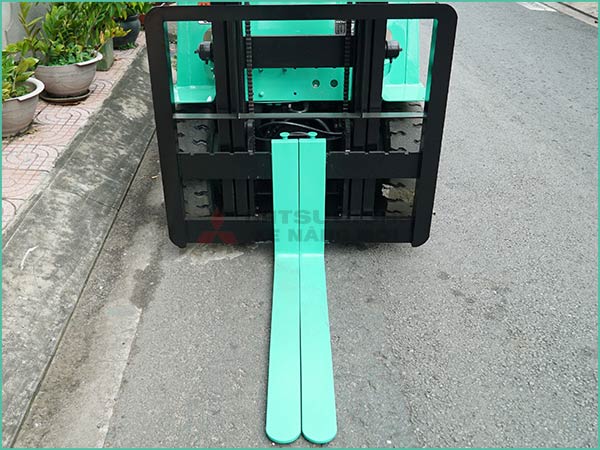 Xe nâng dầu MITSUBISHI FD15