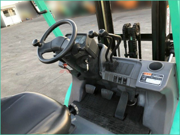 Xe nâng dầu MITSUBISHI FDE20T