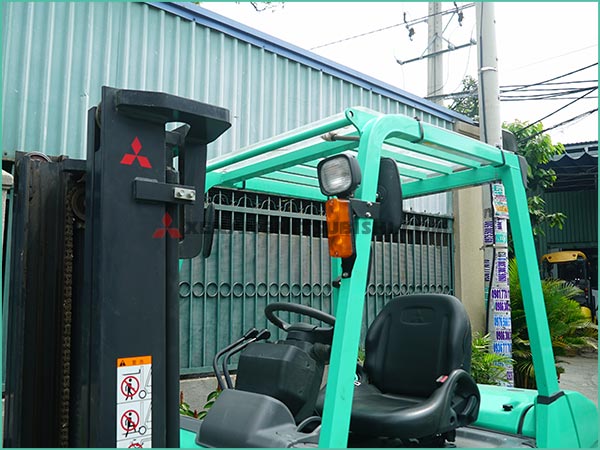 Xe nâng dầu MITSUBISHI FDE20T