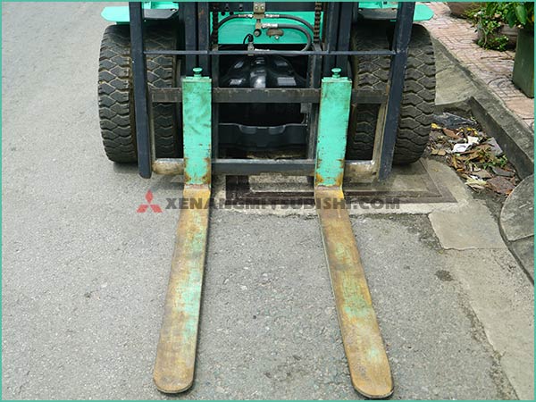Xe nâng dầu MITSUBISHI FDE20T
