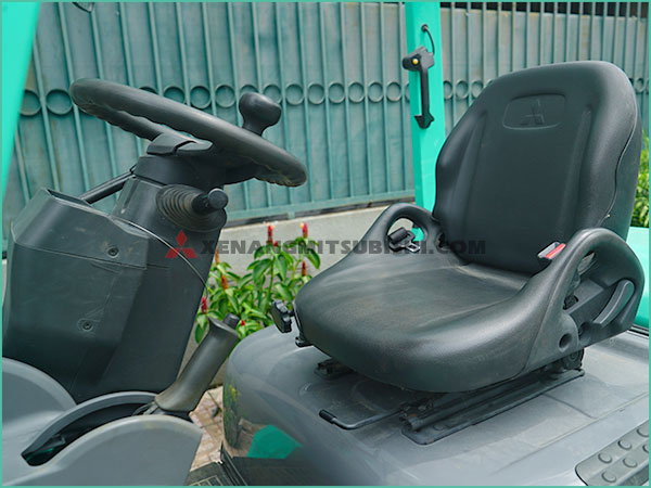 Xe nâng dầu MITSUBISHI FDE20T