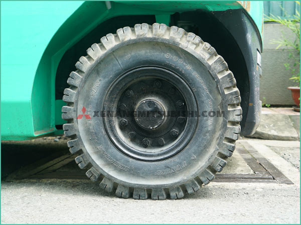 Xe nâng dầu MITSUBISHI FDE20T