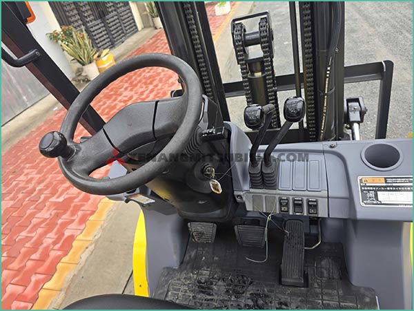 Xe nâng dầu MITSUBISHI FDE20T