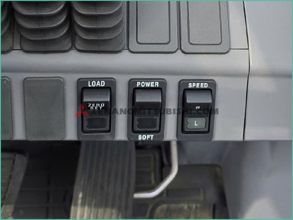 Xe nâng dầu MITSUBISHI FDE20T