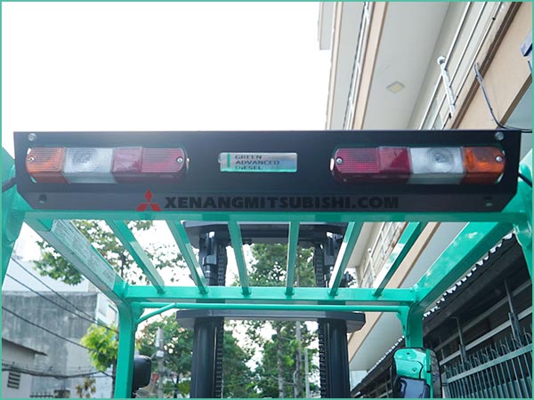 Xe nâng dầu MITSUBISHI FDE25T