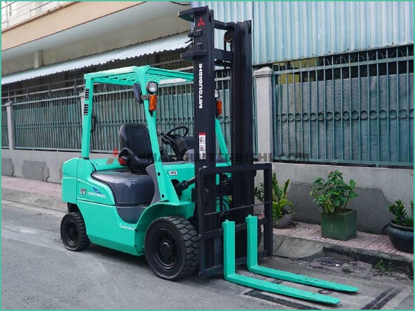 Xe nâng dầu MITSUBISHI FDE25T