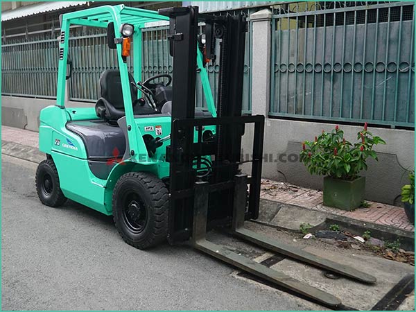 Xe nâng dầu MITSUBISHI FDE25T