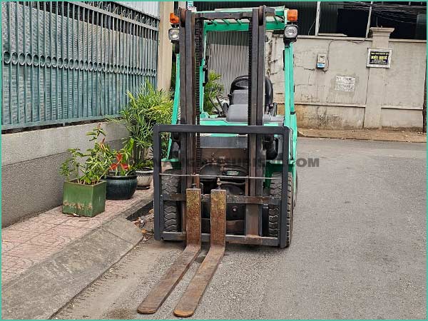 Xe nâng dầu MITSUBISHI KFDE20T