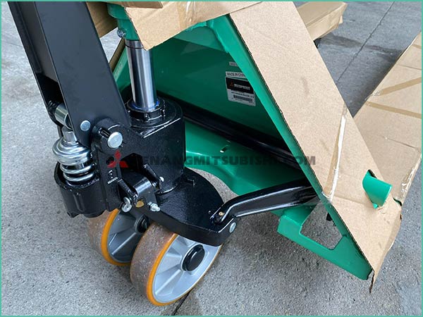 Xe nâng tay 2.5 tấn MITSUBISHI MỚI 100%