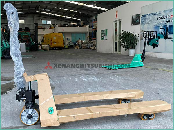 Xe nâng tay 2.5 tấn MITSUBISHI MỚI 100%