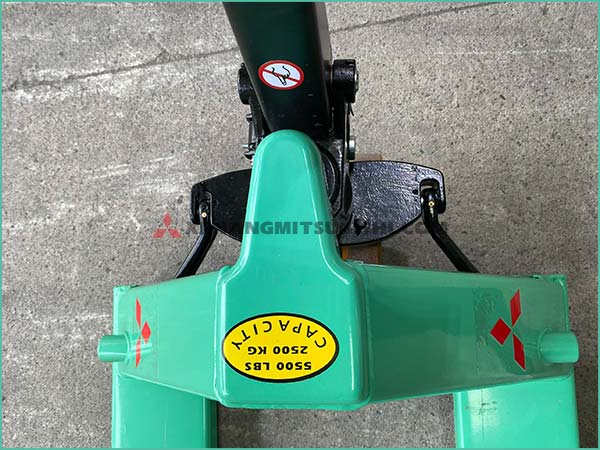 Xe nâng tay 2.5 tấn MITSUBISHI MỚI 100%